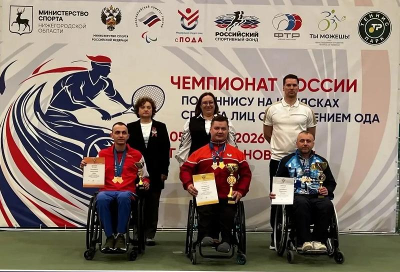 Алексей Лисовой — в центре
